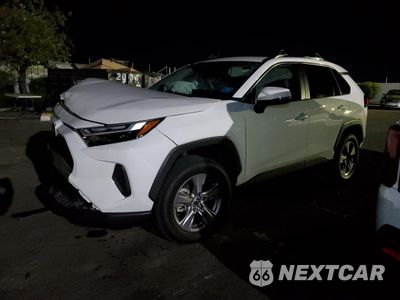 2021 TOYOTA RAV4 XLE 2T3W1RFV5NC211195 - główne zdjęcie licytacji z USA - miniatura
