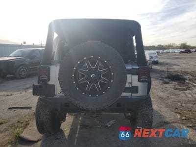 Zdjęcie 6 z 13 samochodu: 2014 JEEP WRANGLER UNLIMITED SAHARA VIN:1C4BJWEG0EL233817 - miniatura