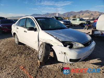 Czwarte zdjęcie samochodu z boku: 2005 FORD FOCUS ZX4 VIN:1FAFP34N05W290649 - miniatura