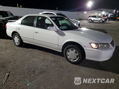 Czwarte zdjęcie samochodu z boku: 2000 TOYOTA CAMRY CE VIN:4T1BG22K9YU985459 - miniatura