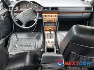 Zdjęcie 8 z 12 samochodu: 1993 MERCEDES-BENZ 300 E VIN:WDBEA32E5PB994476 - miniatura