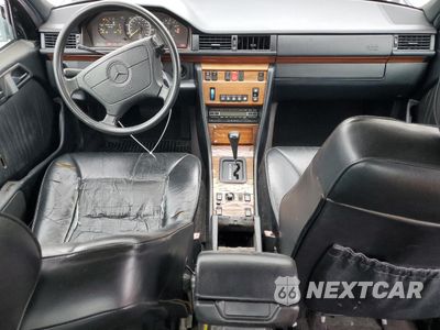 Zdjęcie 8 z 12 samochodu: 1993 MERCEDES-BENZ 300 E VIN:WDBEA32E5PB994476 - miniatura