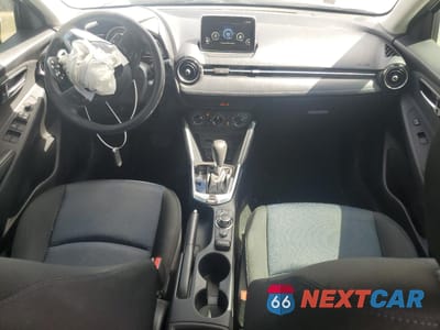 Zdjęcie 8 z 14 samochodu: 2018 TOYOTA YARIS IA VIN:3MYDLBYV0JY309092 - miniatura