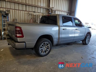 Trzecie zdjęcie samochodu z tyłu: 2024 RAM 1500 LARAMIE VIN:1C6SRFJT8RN190213 - miniatura
