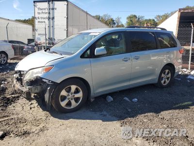 2015 TOYOTA SIENA 5TDKK3DC4FS636967 - główne zdjęcie licytacji z USA - miniatura