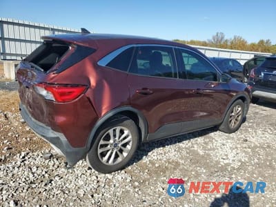 Trzecie zdjęcie samochodu z tyłu: 2021 FORD ESCAPE SE VIN:1FMCU0G60MUA16110 - miniatura