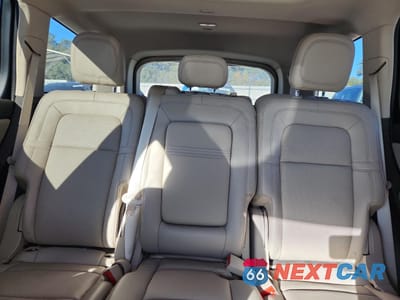 Zdjęcie 10 z 16 samochodu: 2023 LINCOLN AVIATOR RESERVE VIN:5LM5J7XC9PGL05261 - miniatura