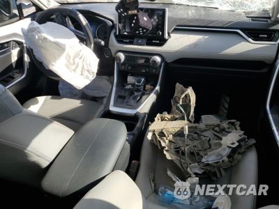 Zdjęcie 8 z 13 samochodu: 2020 TOYOTA RAV4 XLE PREMIUM VIN:JTMC1RFV9LD053178 - miniatura