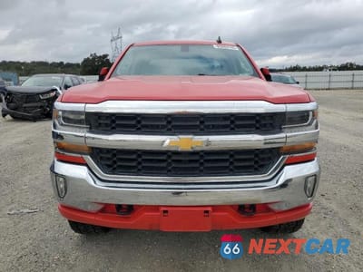 Piąte zdjęcie samochodu w środku: 2018 CHEVROLET SILVERADO K1500 LT VIN:3GCUKRER4JG425158 - miniatura