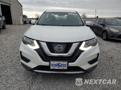 Piąte zdjęcie samochodu w środku: 2017 NISSAN ROGUE S VIN:KNMAT2MV0HP602901 - miniatura