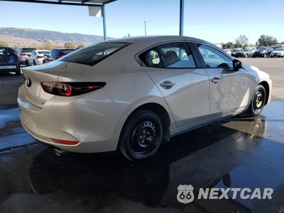 Trzecie zdjęcie samochodu z tyłu: 2025 MAZDA 3 PREFERRED VIN:JM1BPACM4S1767971 - miniatura