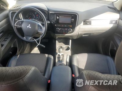 Zdjęcie 8 z 15 samochodu: 2015 MITSUBISHI OUTLANDER VIN:JA4AZ3A32FZ004456 - miniatura