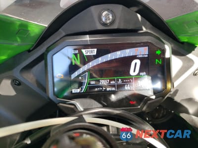 Zdjęcie 7 z 10 samochodu: 2021 KAWASAKI ZX1002 M VIN:JKBZXVM18MA000241 - miniatura