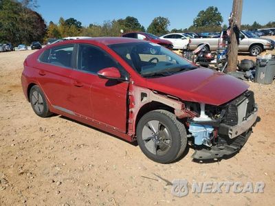 Czwarte zdjęcie samochodu z boku: 2020 HYUNDAI IONIQ SE VIN:KMHC75LC8LU216876 - miniatura