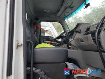 Zdjęcie 6 z 10 samochodu: 2017 KENWORTH T680 SEMI TRUCK VIN:1XKYAP8X5HJ171721 - miniatura