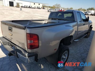 Trzecie zdjęcie samochodu z tyłu: 2008 CHEVROLET SILVERADO K3500 VIN:1GCJK39K98E150840 - miniatura
