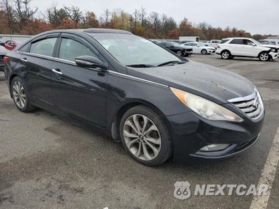 Czwarte zdjęcie samochodu z boku: 2013 HYUNDAI SONATA SE VIN:5NPEC4AB9DH660437 - miniatura
