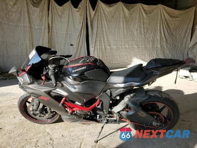 Trzecie zdjęcie samochodu z tyłu: 2023 KAWASAKI ZX636 K VIN:JKBZXJH16PA015408 - miniatura