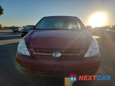 Piąte zdjęcie samochodu w środku: 2010 KIA SEDONA LX VIN:KNDMG4C38A6353921 - miniatura