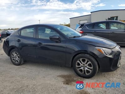 Czwarte zdjęcie samochodu z boku: 2017 TOYOTA YARIS IA BASE VIN:3MYDLBYV9HY196155 - miniatura