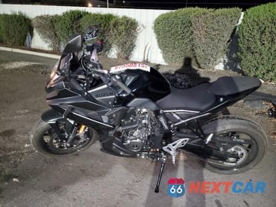 Trzecie zdjęcie samochodu z tyłu: 2025 SUZUKI GSX800 F VIN:JS1EM13BXS7100334 - miniatura