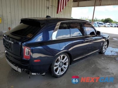 Trzecie zdjęcie samochodu z tyłu: 2021 ROLLS-ROYCE CULLINAN VIN:SLATV4C07MU204690 - miniatura