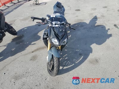 Piąte zdjęcie samochodu w środku: 2018 BMW S 1000 R VIN:WB10D6208JZ762183 - miniatura