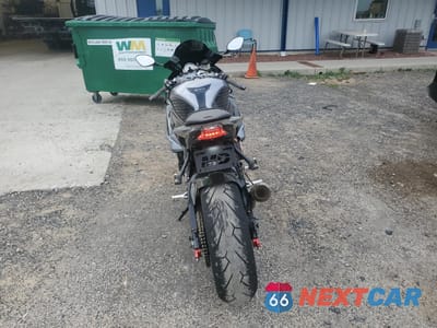 Czwarte zdjęcie samochodu z boku: 2017 BMW S 1000 RR VIN:WB10D6001HZ709581 - miniatura