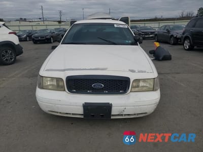 Piąte zdjęcie samochodu w środku: 2001 FORD CROWN VICTORIA POLICE INTERCEPTOR VIN:2FAFP71W91X192934 - miniatura