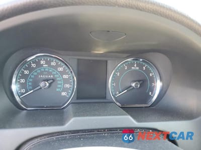Zdjęcie 9 z 12 samochodu: 2013 JAGUAR XF VIN:SAJWA0ES6DPS75663 - miniatura