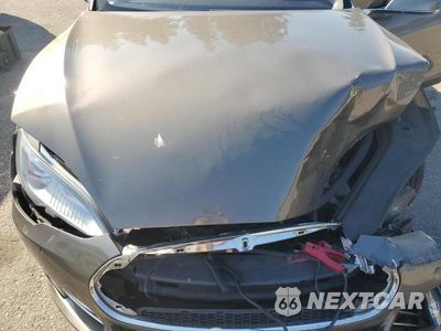 Zdjęcie 12 z 13 samochodu: 2015 TESLA MODEL S 60 VIN:5YJSA1S18FFP62102 - miniatura