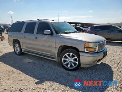 Czwarte zdjęcie samochodu z boku: 2004 GMC YUKON XL DENALI VIN:1GKFK66U44J165636 - miniatura