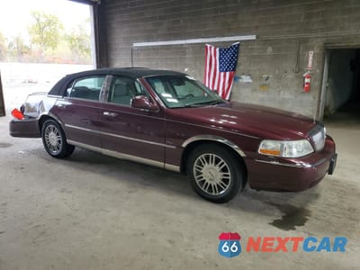 Czwarte zdjęcie samochodu z boku: 2006 LINCOLN TOWN CAR DESIGNER VIN:1LNHM83W96Y609728 - miniatura