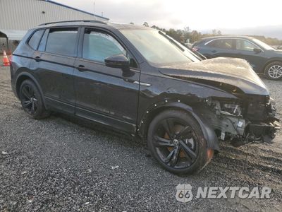 Czwarte zdjęcie samochodu z boku: 2024 VOLKSWAGEN TIGUAN SE R-LINE BLACK VIN:3VVCB7AXXRM225694 - miniatura