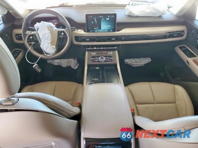 Zdjęcie 8 z 13 samochodu: 2023 LINCOLN AVIATOR RESERVE VIN:5LM5J7XC3PGL02050 - miniatura