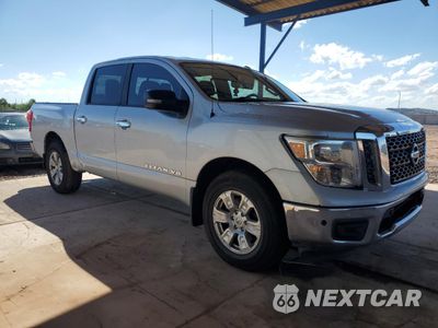 Czwarte zdjęcie samochodu z boku: 2018 NISSAN TITAN SV VIN:1N6AA1E66JN536408 - miniatura
