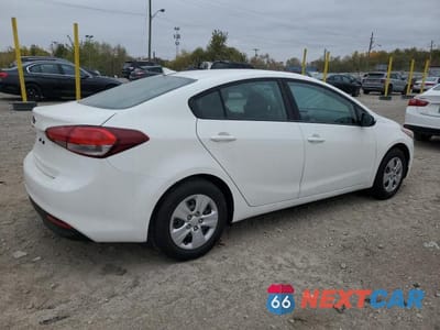 Trzecie zdjęcie samochodu z tyłu: 2017 KIA FORTE LX VIN:3KPFK4A77HE108612 - miniatura