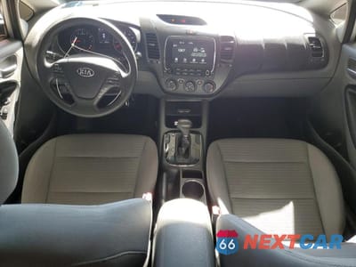 Zdjęcie 8 z 14 samochodu: 2018 KIA FORTE LX VIN:3KPFL4A74JE284598 - miniatura