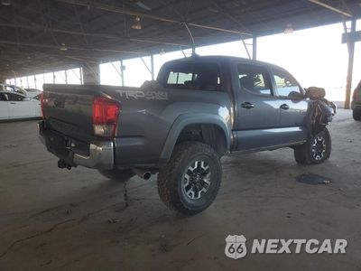 Trzecie zdjęcie samochodu z tyłu: 2017 TOYOTA TACOMA DOUBLE CAB VIN:5TFCZ5AN3HX079337 - miniatura