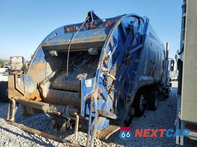 Czwarte zdjęcie samochodu z boku: 2008 INTERNATIONAL 7400 REFUSE TRUCK VIN:1HTWGAAT38J690825 - miniatura