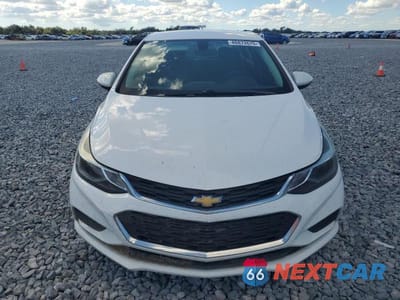 Piąte zdjęcie samochodu w środku: 2017 CHEV CRUZE LT VIN:1G1BE5SM9H7136257 - miniatura