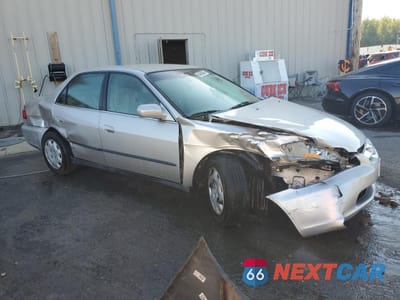 Czwarte zdjęcie samochodu z boku: 1998 HONDA ACCORD LX VIN:1HGCG5647WA082037 - miniatura
