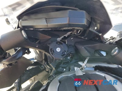 Zdjęcie 7 z 10 samochodu: 2025 KAWASAKI EX650 R VIN:ML5EXER15SDAG3478 - miniatura