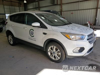 Czwarte zdjęcie samochodu z boku: 2019 FORD ESCAPE SE VIN:1FMCU9GD1KUC20950 - miniatura