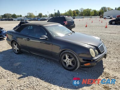 Czwarte zdjęcie samochodu z boku: 2002 MERCEDES-BENZ CLK 430 VIN:WDBLK70G72T121301 - miniatura