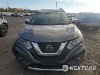 Piąte zdjęcie samochodu w środku: 2018 NISSAN ROGUE S VIN:JN8AT2MV2JW329735 - miniatura