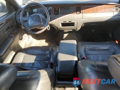 Zdjęcie 8 z 15 samochodu: 1999 LINCOLN TOWN CAR SIGNATURE VIN:1LNHM82W8XY714666 - miniatura