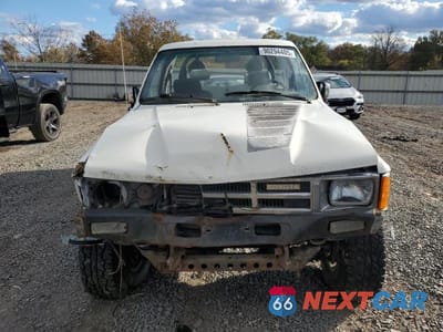 Piąte zdjęcie samochodu w środku: 1987 TOYOTA 4RUNNER RN60 VIN:JT4RN62DXH0176206 - miniatura