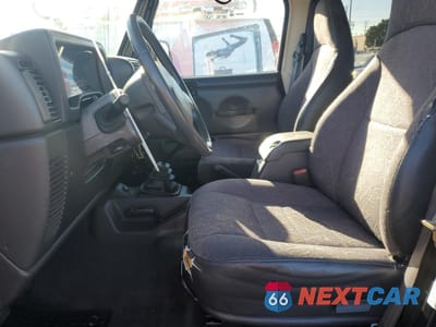 Zdjęcie 7 z 12 samochodu: 2001 JEEP WRANGLER / TJ SPORT VIN:1J4FA49S51P333140 - miniatura