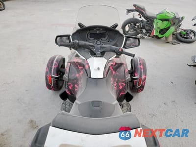 Zdjęcie 6 z 9 samochodu: 2018 CAN-AM SPYDER ROADSTER RT VIN:2BXNBDD26JV000604 - miniatura